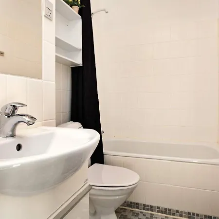 4 Person On A In Apartment Fano